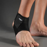Verstelbare enkelbrace met compressie en klittenbandsluiting