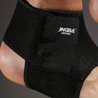 Verstelbare enkelbrace met compressie en klittenbandsluiting